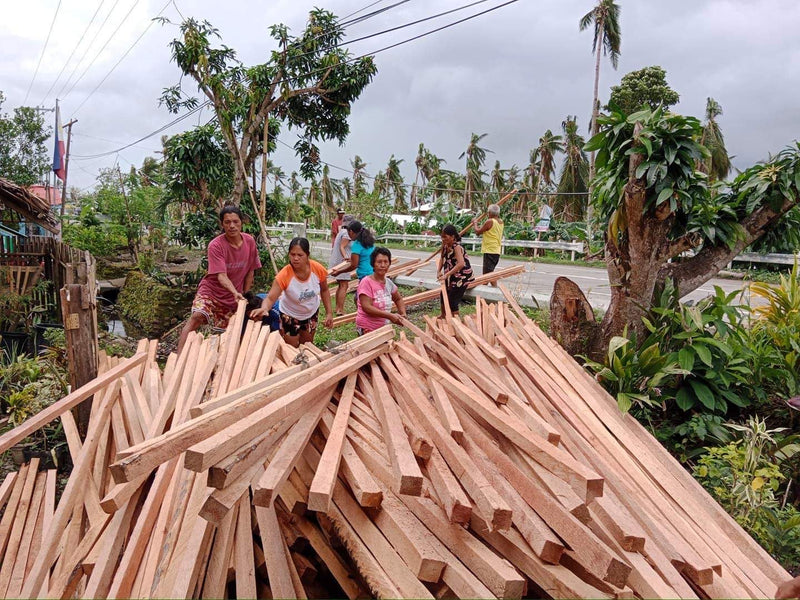 リバゴンで資材配給が始まりました