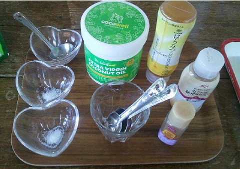グラノーラボールを作る様子