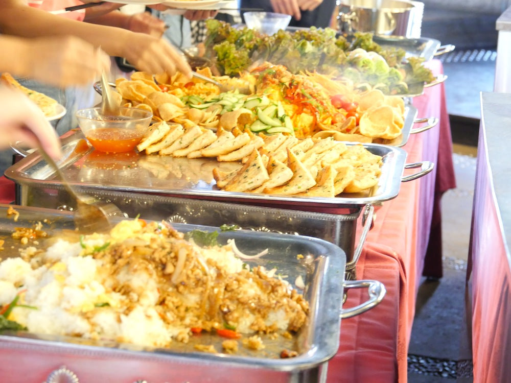 会場で提供されたエスニック料理