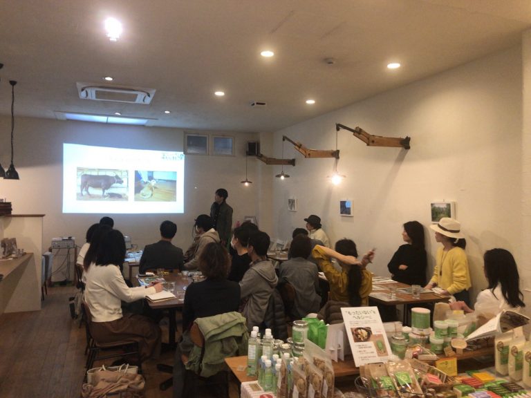 ココウェルカフェでのホッティー薬店 堀田泰宏さんの講演