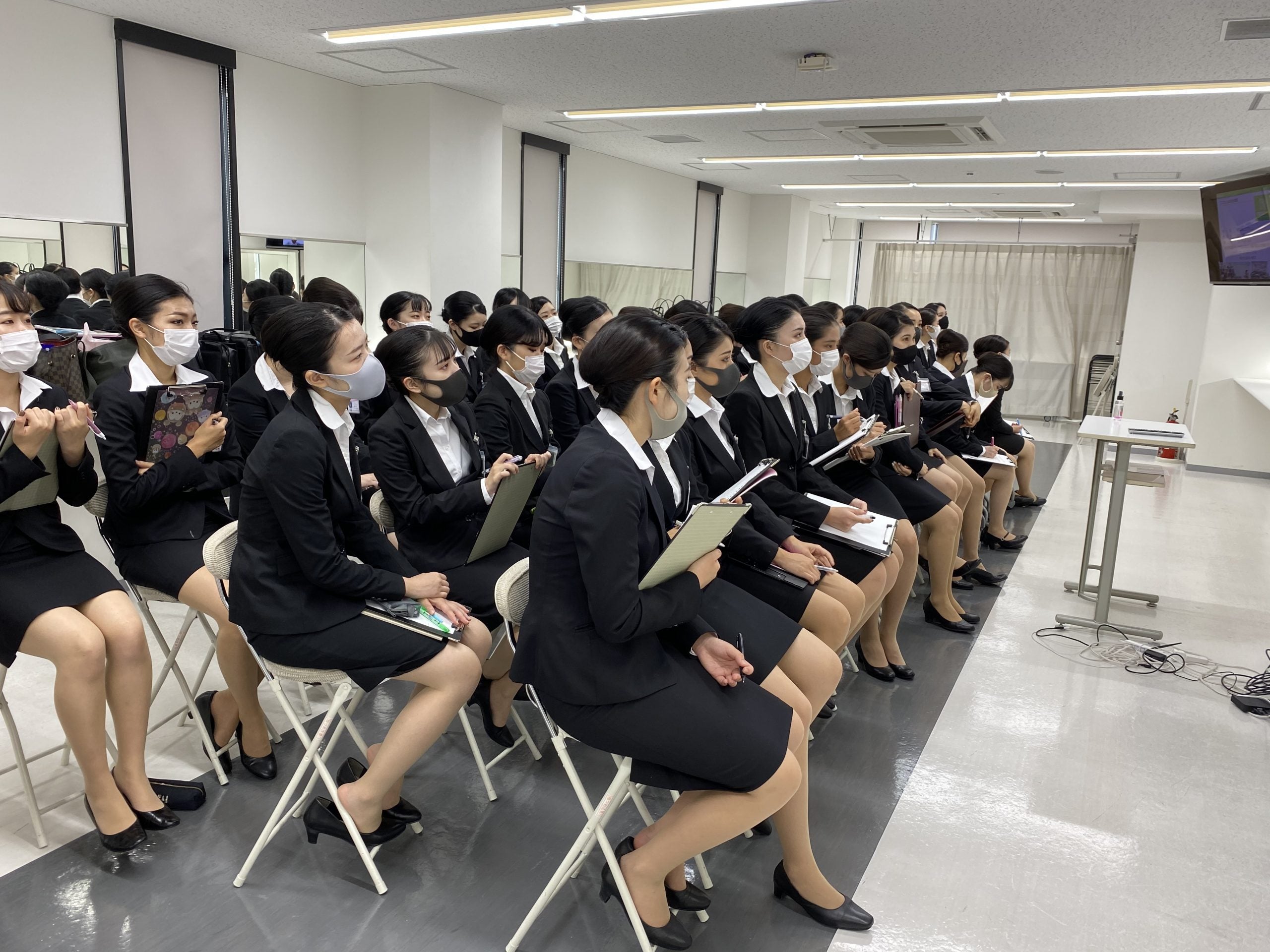 学生による実習・販売体験の様子