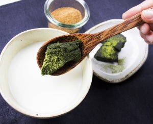 抹茶生チョコ入りホットミルク