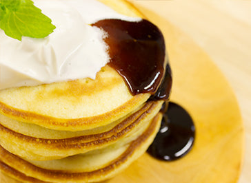 ココナッツシュガーシロップがけのパンケーキ