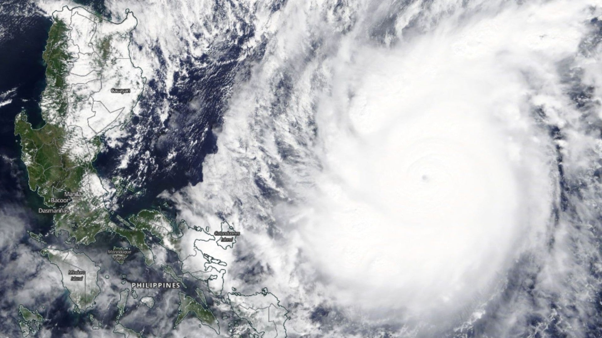 フィリピンに接近する台風19号(出典:NASA)