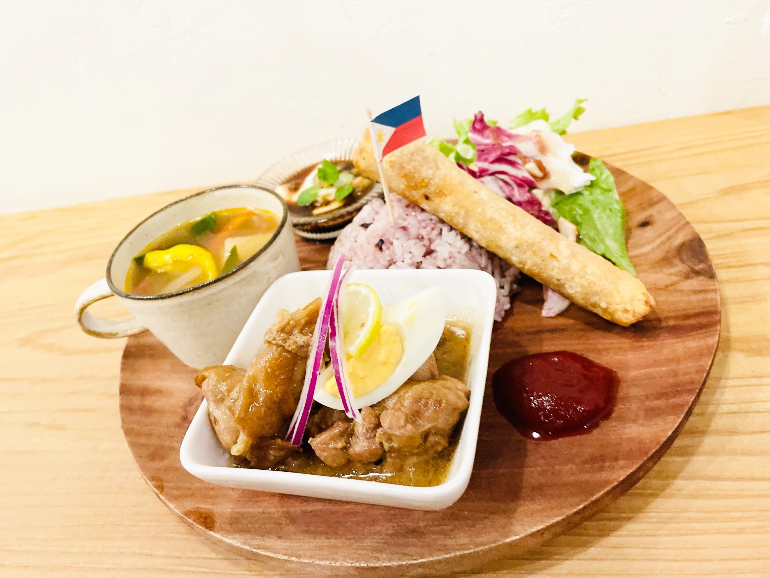 ココウェルカフェのフィリピン料理プレート