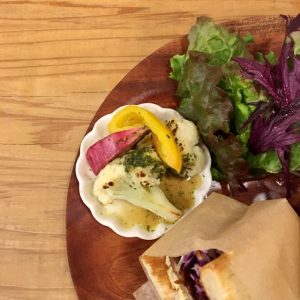 カリフラワーのロースト ミントソース添え