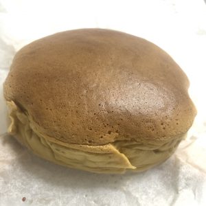 焼き上がった台湾カステラ