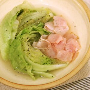 レタスのベーコン煮