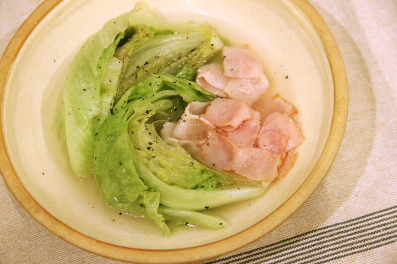 レタスのベーコン煮