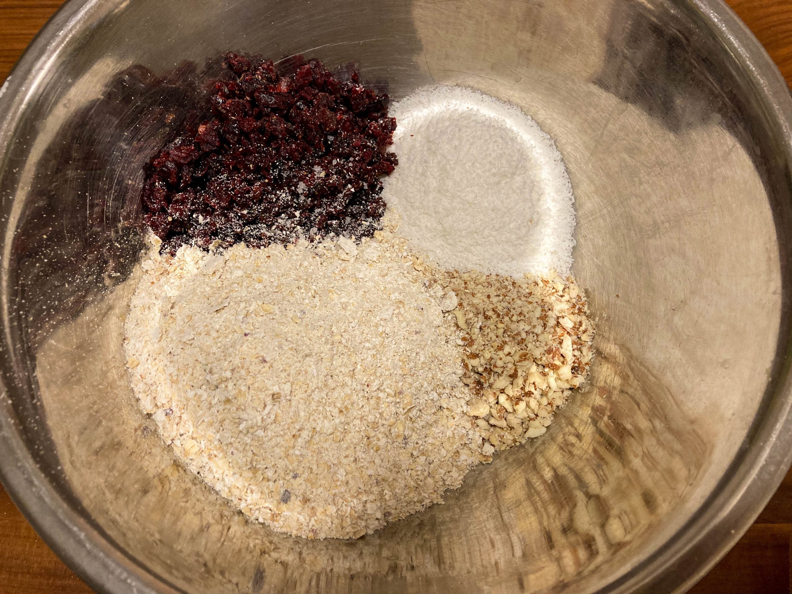 ココナッツオイルを使った登山用の行動食(材料の様子)