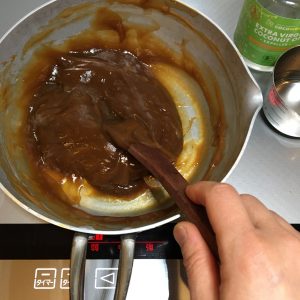 加熱中のココナッツわらび餅生地