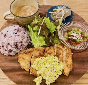 ココウェルカフェ5月ランチプレート チキン南蛮