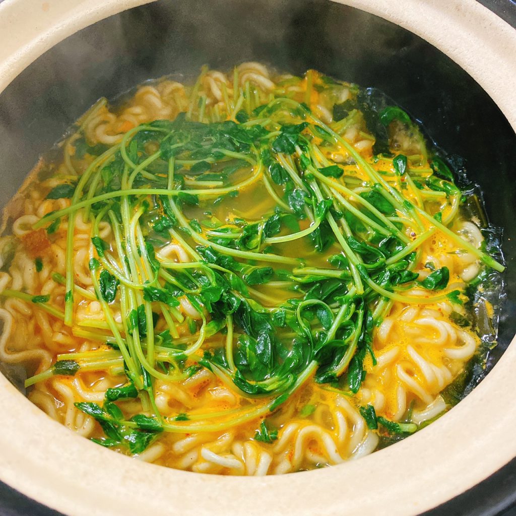 辛いラーメンにミルクキャラメルを加えた例