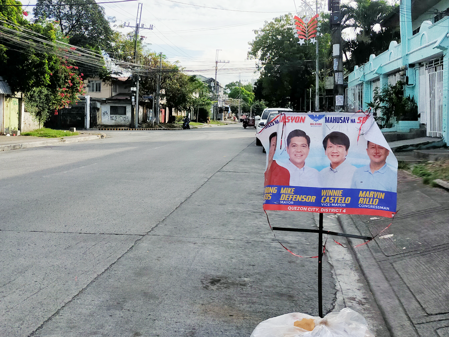 大統領候補と地方議員候補のセットで並ぶ選挙ポスター