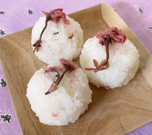 桜花のおむすび