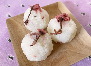 桜花のおむすび