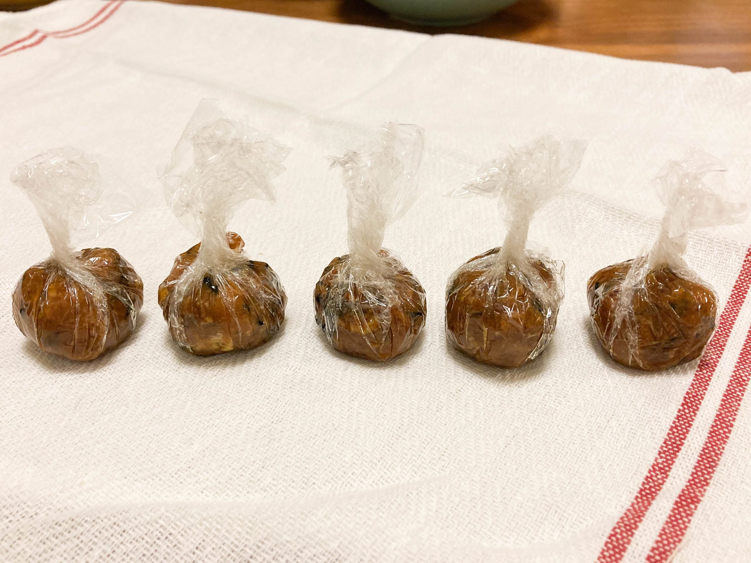 山で味噌汁を楽しむシーン