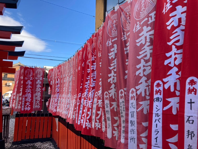 赤手拭稲荷神社の境内