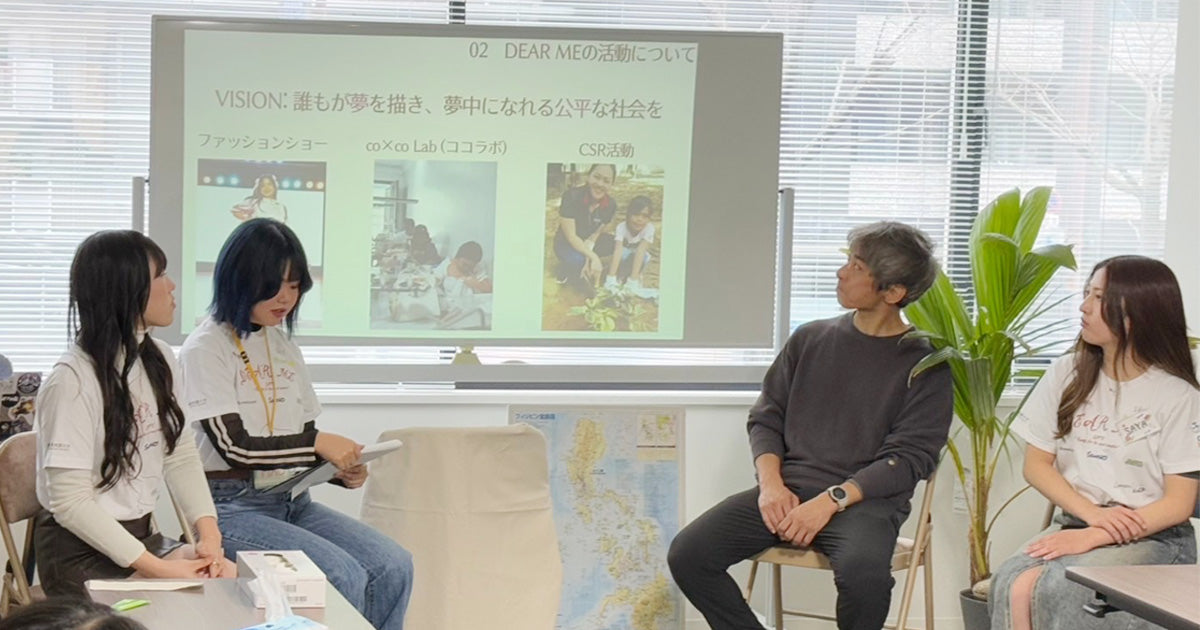 トークショーの登壇者と会場の様子