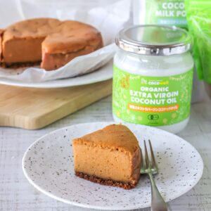 混ぜて焼くだけ！ココナッツミルクで作る濃厚チーズケーキ