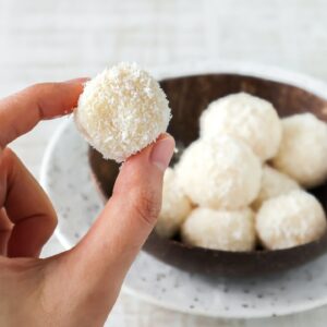 幸せを丸めるおやつ🥥インド伝統菓子・ココナッツラドゥ