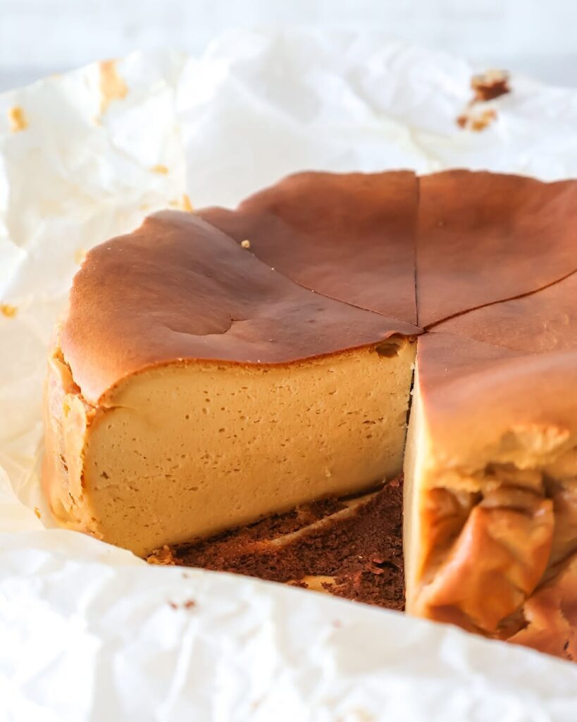 混ぜて焼くだけ🧀ココナッツ香るベイクドチーズケーキ