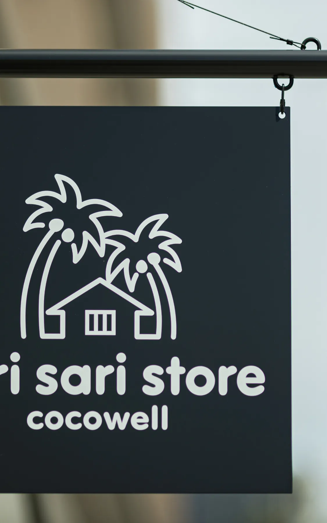 sari sari storeの看板の画像