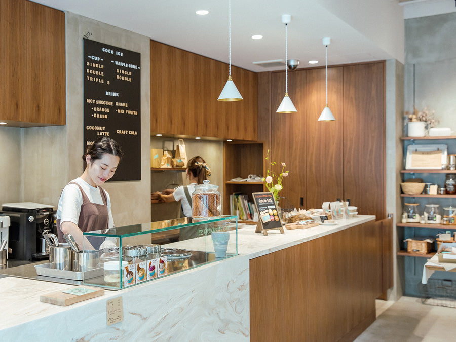 居心地のよい店内とスタッフの接客の様子