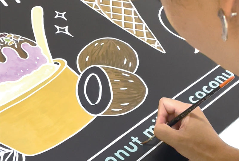 手描きの新しいサリサリストア看板